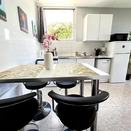 L'echappee Bleue アパート イエール