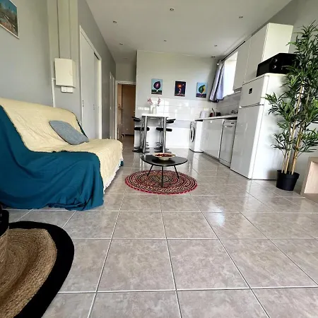 L'echappee Bleue アパート イエール